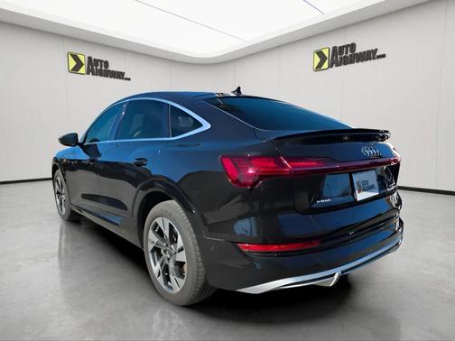 Mythos Black Metallic 2022 Audi e-tron Sportback S line Premium Plus