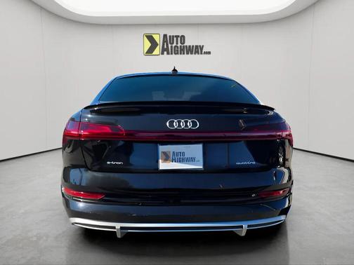 Mythos Black Metallic 2022 Audi e-tron Sportback S line Premium Plus