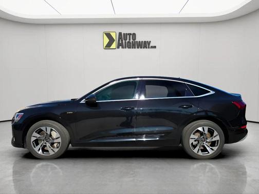 Mythos Black Metallic 2022 Audi e-tron Sportback S line Premium Plus