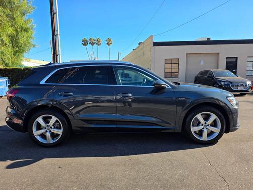 2019 Audi e-tron Premium Plus
