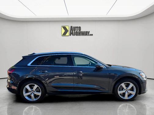 2019 Audi e-tron Premium Plus