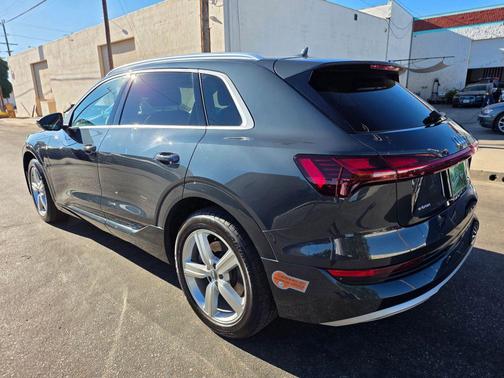 2019 Audi e-tron Premium Plus