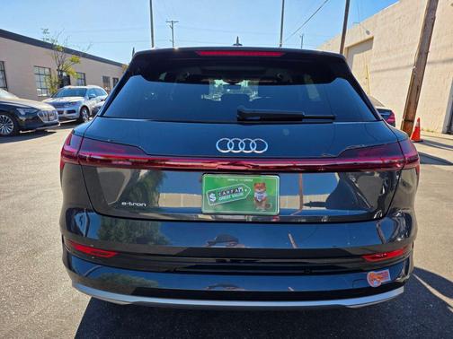 2019 Audi e-tron Premium Plus