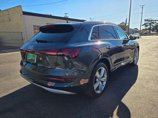 2019 Audi e-tron Premium Plus