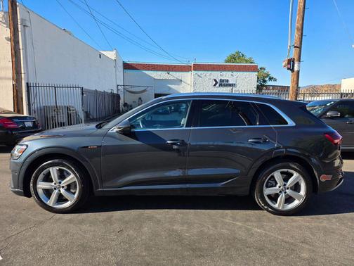 2019 Audi e-tron Premium Plus