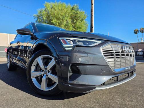 2019 Audi e-tron Premium Plus
