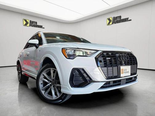 2022 Audi Q3 45 S line Premium