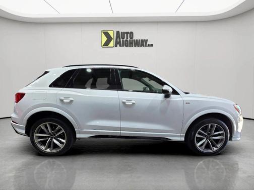 2022 Audi Q3 45 S line Premium