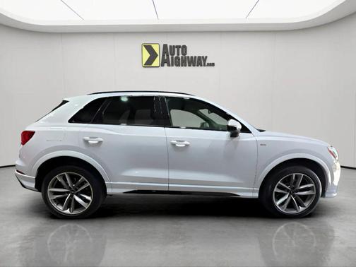 2022 Audi Q3 45 S line Premium