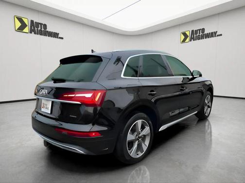 2022 Audi Q5 40 Premium Plus