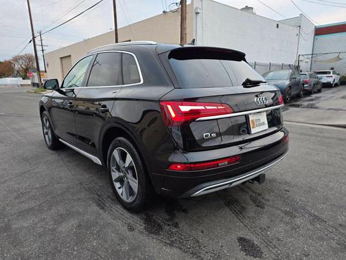 2022 Audi Q5 40 Premium Plus