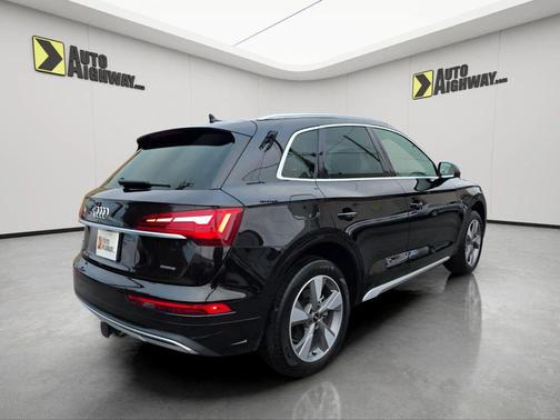 2022 Audi Q5 40 Premium Plus