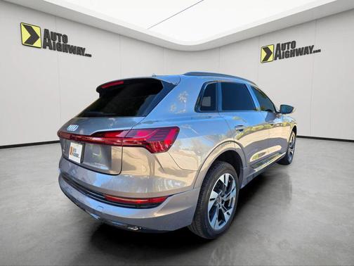 2021 Audi e-tron Premium