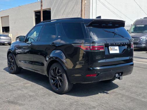 Santorini Black Metallic 2021 Land Rover Discovery P300 S R-Dynamic