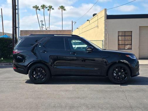 Santorini Black Metallic 2021 Land Rover Discovery P300 S R-Dynamic