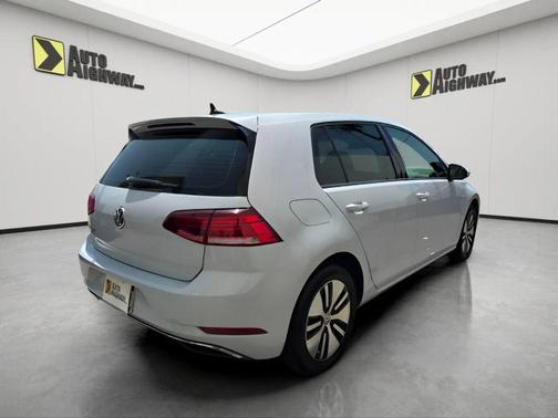 Pure White 2019 Volkswagen e-Golf SE