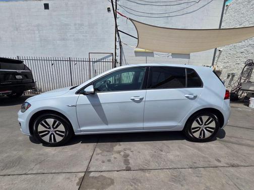 Pure White 2019 Volkswagen e-Golf SE