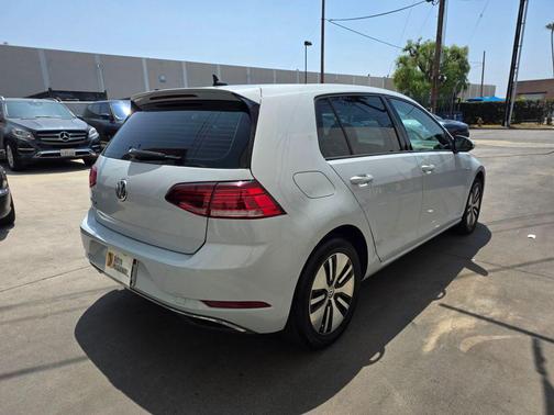 Pure White 2019 Volkswagen e-Golf SE