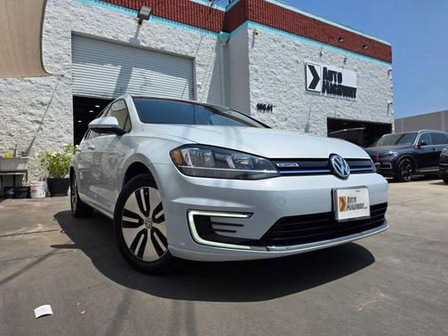 Pure White 2019 Volkswagen e-Golf SE