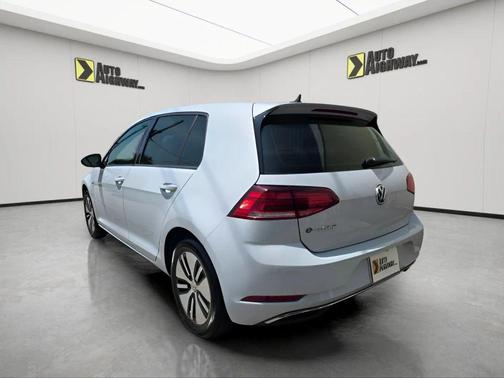 Pure White 2019 Volkswagen e-Golf SE