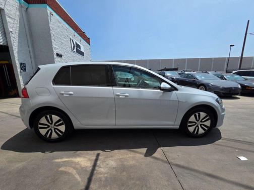 Pure White 2019 Volkswagen e-Golf SE