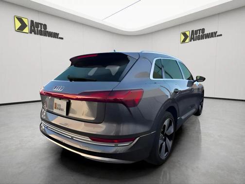 2019 Audi e-tron Premium Plus