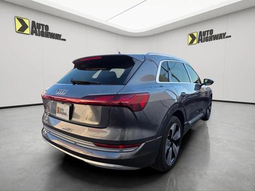 2019 Audi e-tron Premium Plus