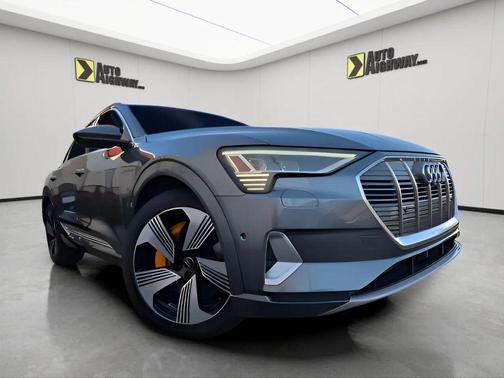 2019 Audi e-tron Premium Plus