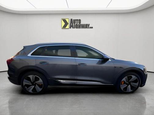 2019 Audi e-tron Premium Plus