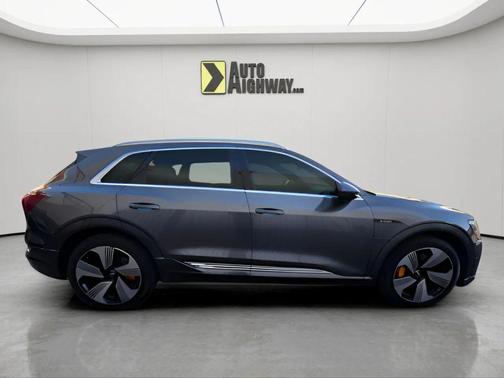 2019 Audi e-tron Premium Plus