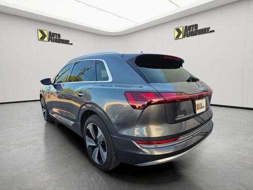 2019 Audi e-tron Premium Plus