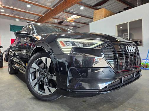 2022 Audi e-tron Premium
