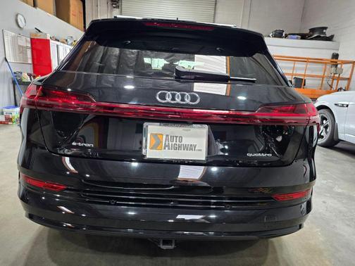 2022 Audi e-tron Premium