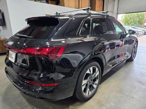 2022 Audi e-tron Premium
