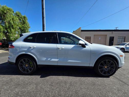 Carrara White Metallic 2016 Porsche Cayenne Cayenne S E-Hybrid
