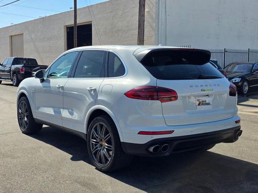 Carrara White Metallic 2016 Porsche Cayenne Cayenne S E-Hybrid