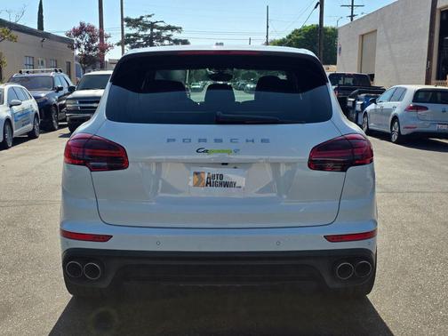 Carrara White Metallic 2016 Porsche Cayenne Cayenne S E-Hybrid