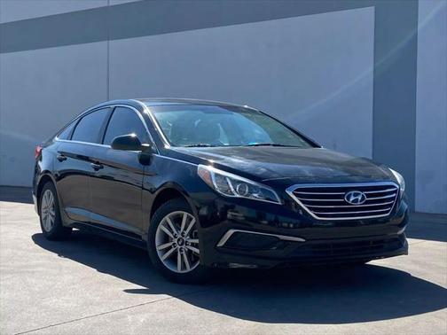 2017 Hyundai SONATA SE