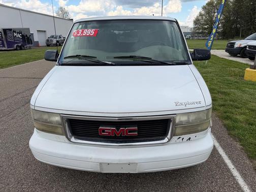 WHITE 1999 GMC Safari Base