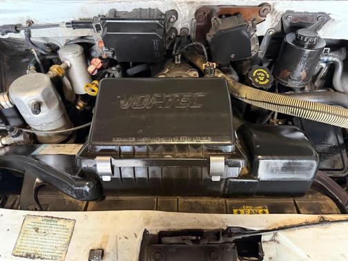 WHITE 1999 GMC Safari Base