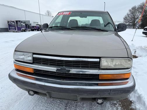 1998 Chevrolet S-10 Base