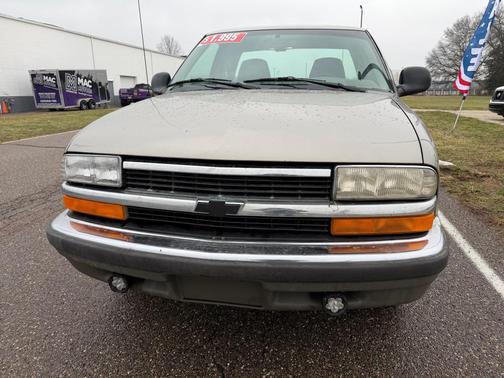 1998 Chevrolet S-10 Base