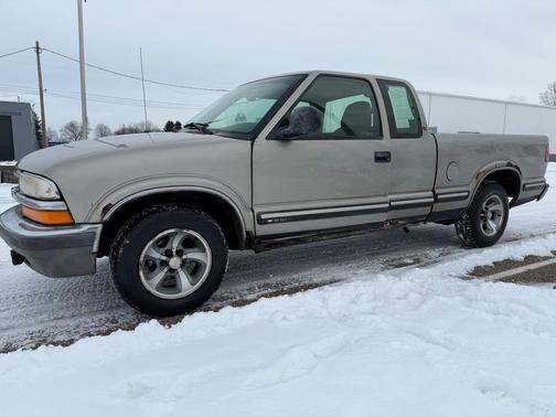 1998 Chevrolet S-10 Base