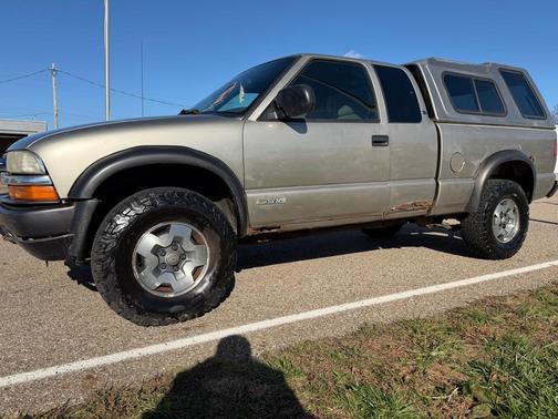 2000 Chevrolet S-10 LS