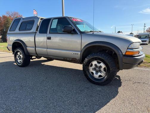 2000 Chevrolet S-10 LS