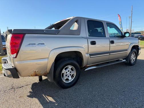 2005 Chevrolet Avalanche 1500 LS