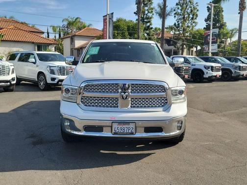 Bright White Clearcoat 2018 RAM 1500 Laramie