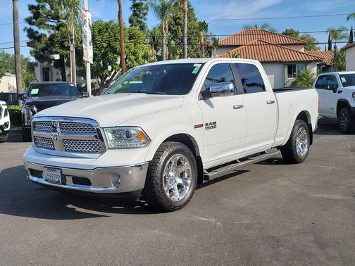 Bright White Clearcoat 2018 RAM 1500 Laramie