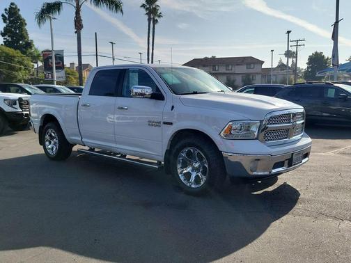 Bright White Clearcoat 2018 RAM 1500 Laramie