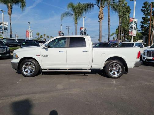 Bright White Clearcoat 2018 RAM 1500 Laramie